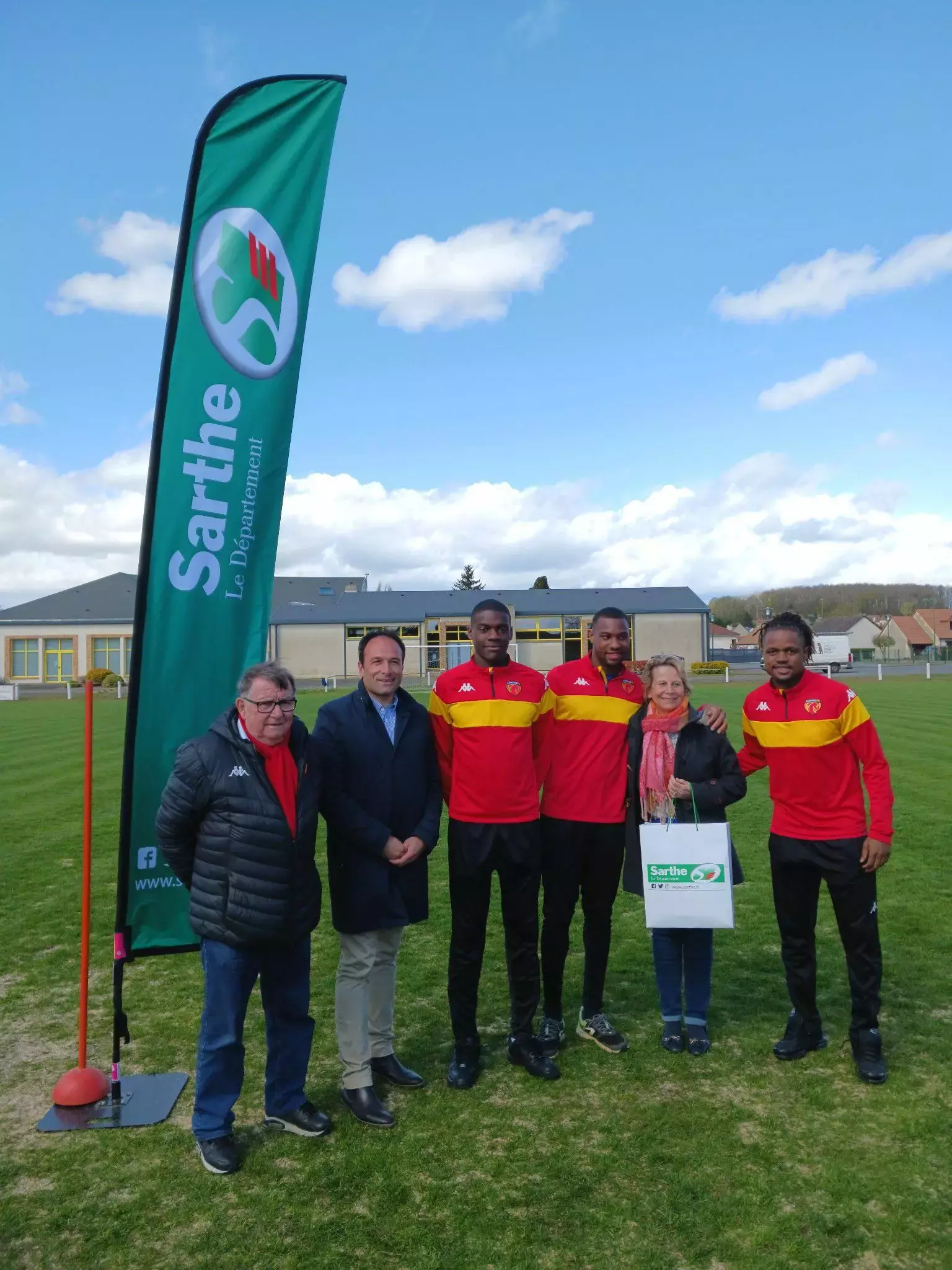 Football un entra nement avec les pros pour les jeunes de Breil